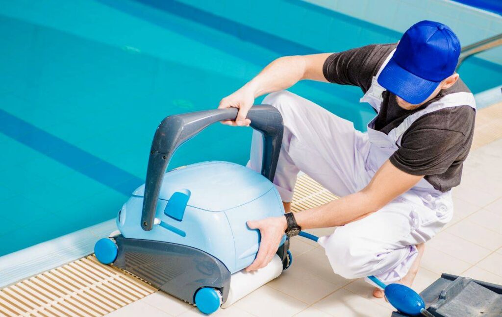 Pool cleaning with Vacuum 